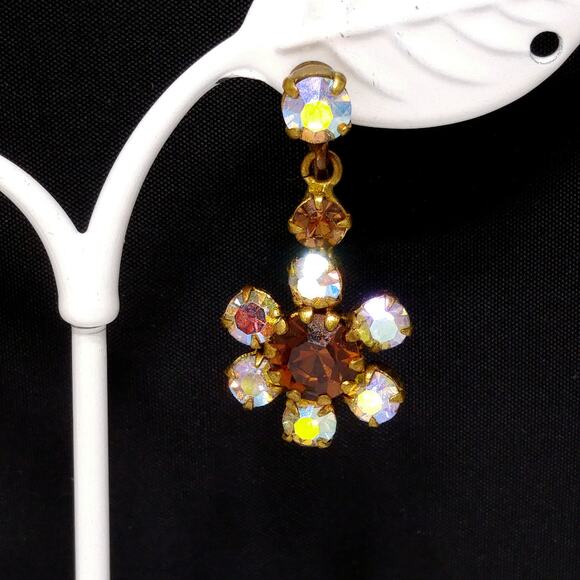 Vintage AB Rhinestone Drop Earrings, Gold Tone Screw Backs, 1950s Jewelry - Picture 5 of 10